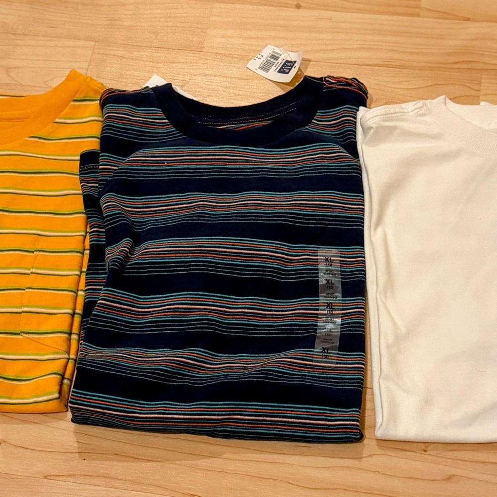 GAP Kids Multicolor Striped Tees
1 size L
1 size XL
1 size XXL